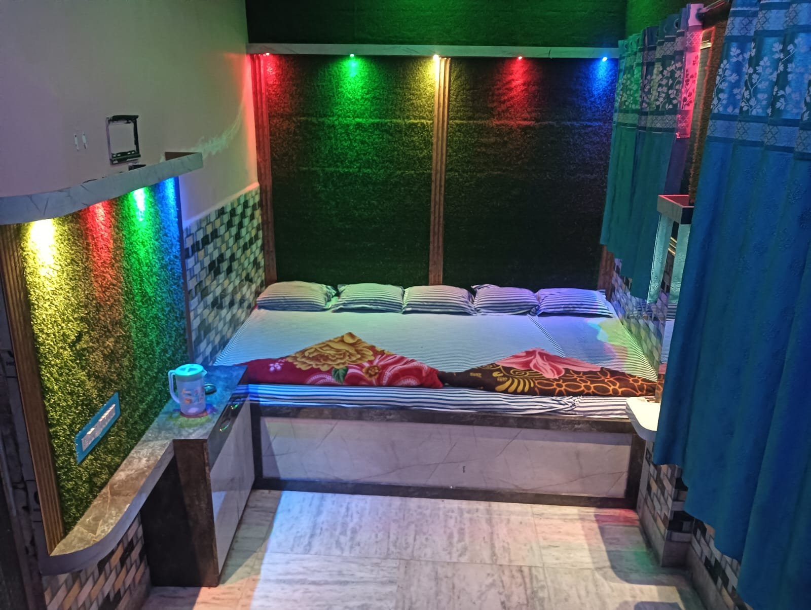EIGHT BED A/C